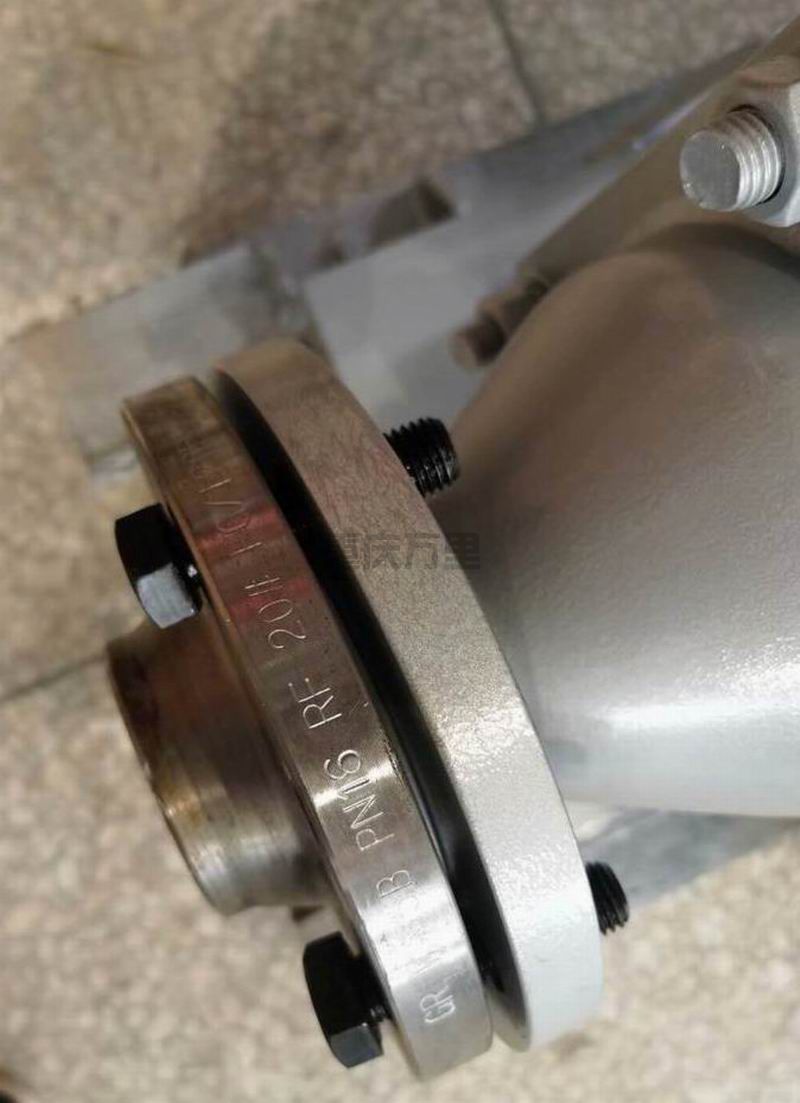 水泵廠(chǎng)現(xiàn)場(chǎng)使用法蘭連接